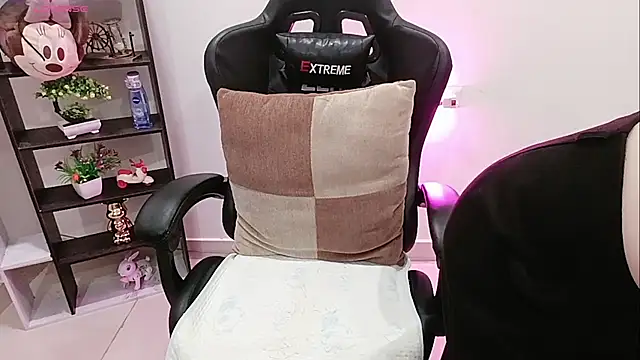 Snapshot of Yuki-yio chatting on March 13, 2026, 1:21 am Yuki-yio online show from March 13, 2026, 1:21 am