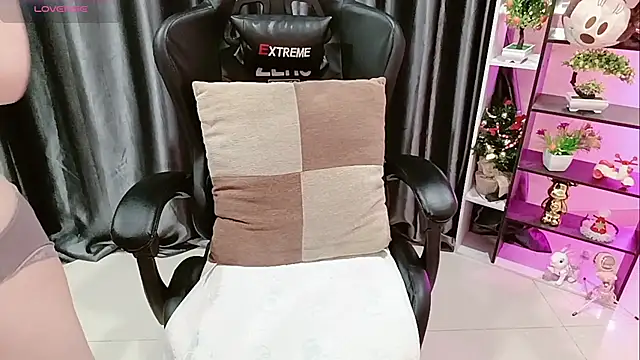 Snapshot of Yuki-yio chatting on February 7, 2026, 1:24 am Yuki-yio online show from February 7, 2026, 1:24 am