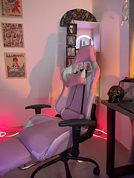 Emma Wish online show from November 23, 2025, 7:13 pm