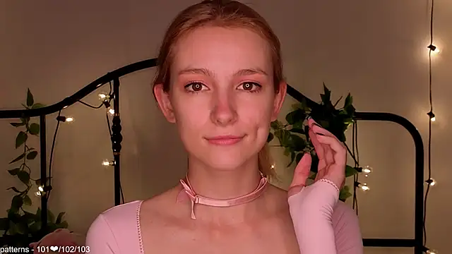 Snapshot of berrry_girl chatting on May 15, 2026, 11:52 am berrry girl online show from May 15, 2026, 11:52 am
