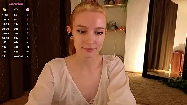 Snapshot of berrry_girl chatting on April 19, 2026, 1:56 pm berrry girl online show from April 19, 2026, 1:56 pm
