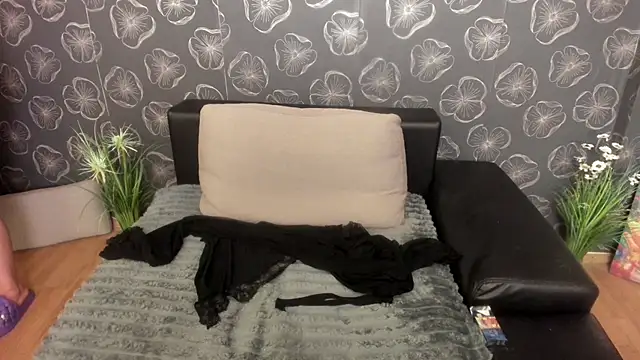 silvyalove online show from February 11, 2026, 9:14 pm