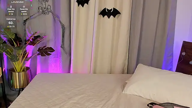 Amy art online show from October 28, 2025, 8:30 pm