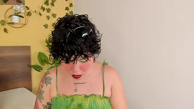 Snapshot of Amy_art chatting on June 8, 2026, 8:31 pm Amy art online show from June 8, 2026, 8:31 pm
