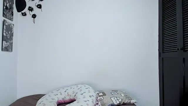 Snapshot of Abby_Saenz01 chatting on October 23, 2025, 6:39 pm Abby Saenz01 online show from October 23, 2025, 6:39 pm