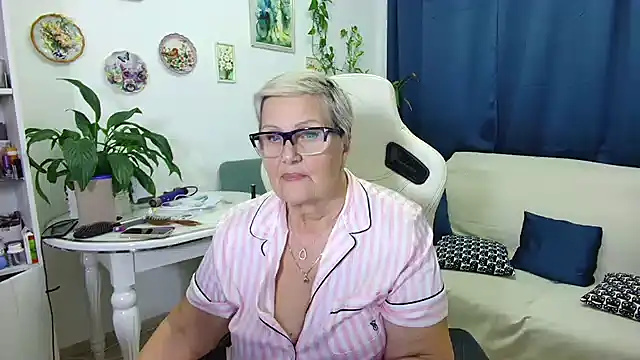 Selenna57 online show from December 19, 2025, 7:16 pm