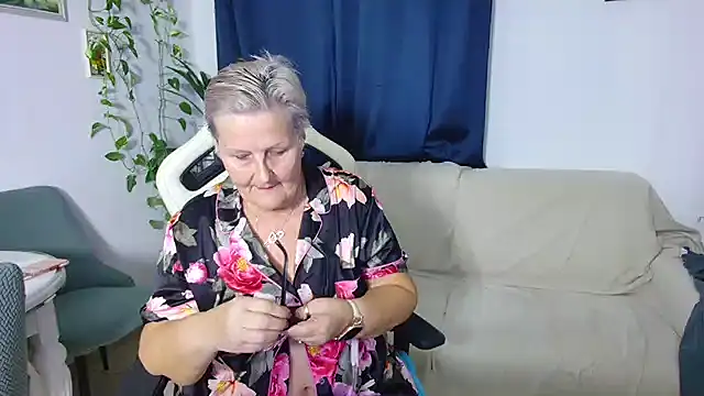 Snapshot of Selenna57 chatting on November 26, 2025, 6:19 pm Selenna57 online show from November 26, 2025, 6:19 pm