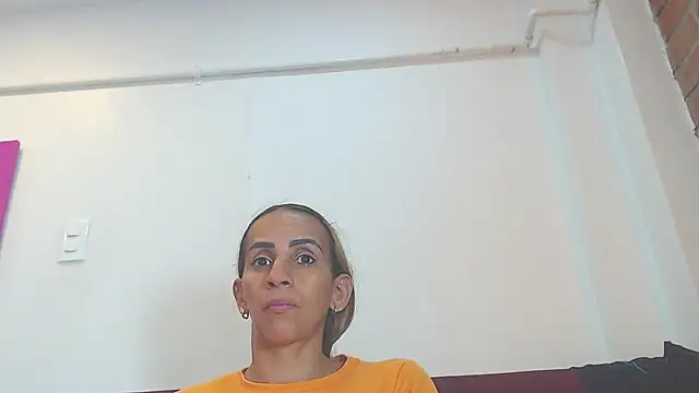 Snapshot of Amber_Moore chatting on May 26, 2026, 5:33 pm Amber Moore online show from May 26, 2026, 5:33 pm
