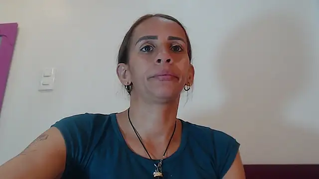 Amber Moore online show from October 25, 2025, 3:56 pm