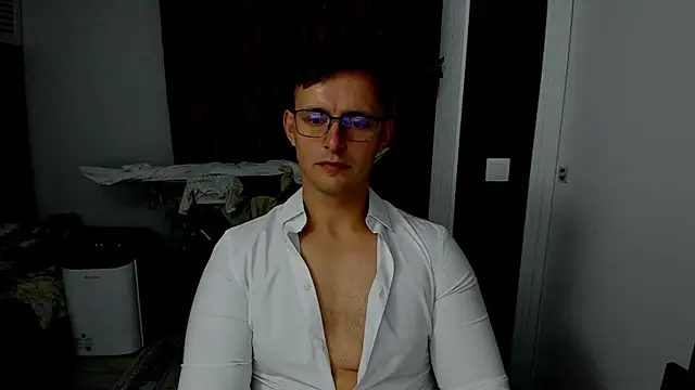 Snapshot of sexxymuscles4u chatting on November 6, 2025, 2:43 pm sexxymuscles4u online show from November 6, 2025, 2:43 pm