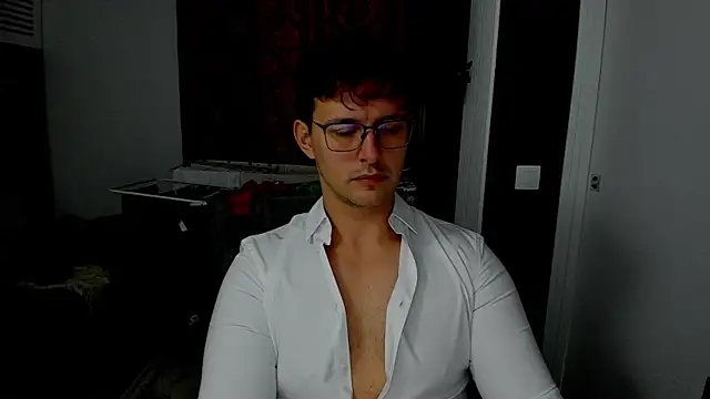 Snapshot of sexxymuscles4u chatting on October 30, 2025, 9:18 am sexxymuscles4u online show from October 30, 2025, 9:18 am