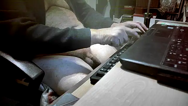 dirtyharry2022 online show from February 12, 2025, 5:37 pm