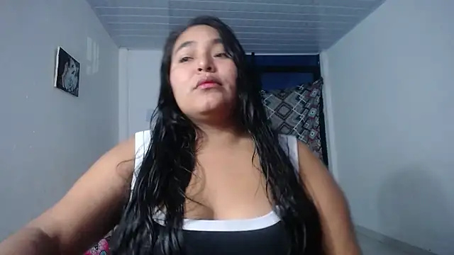 Snapshot of sirena_15 chatting on October 9, 2025, 5:52 am sirena 15 online show from October 9, 2025, 5:52 am