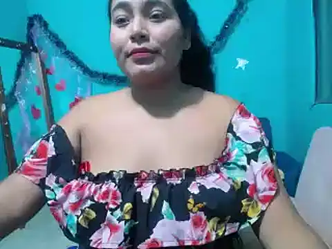 Snapshot of sirena_15 chatting on December 23, 2024, 5:49 am sirena 15 online show from December 23, 2024, 5:49 am