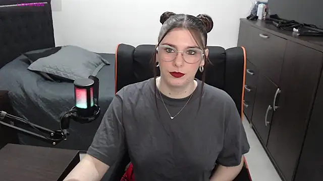 xxbbtaa online show from May 1, 2026, 8:25 pm
