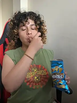 Snapshot of EmmaMelissa0521 chatting on June 18, 2026, 8:14 pm EmmaMelissa0521 online show from June 18, 2026, 8:14 pm
