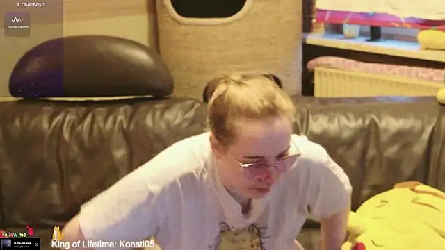 Snapshot of GamerGirl_Eve chatting on July 4, 2026, 7:29 pm GamerGirl Eve online show from July 4, 2026, 7:29 pm