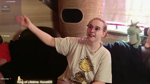 Snapshot of GamerGirl_Eve chatting on June 5, 2026, 5:29 pm GamerGirl Eve online show from June 5, 2026, 5:29 pm