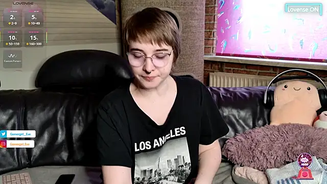 Snapshot of GamerGirl_Eve chatting on September 24, 2025, 4:02 pm GamerGirl Eve online show from September 24, 2025, 4:02 pm