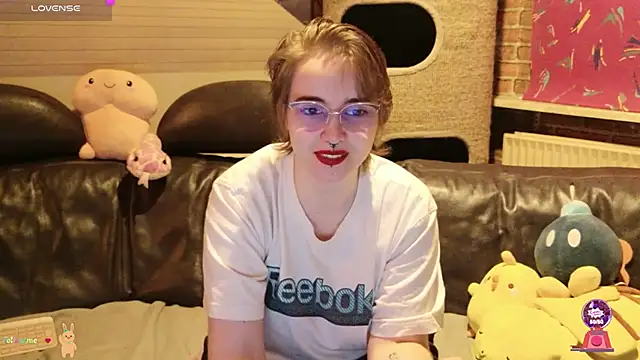 Snapshot of GamerGirl_Eve chatting on November 13, 2025, 7:18 pm GamerGirl Eve online show from November 13, 2025, 7:18 pm