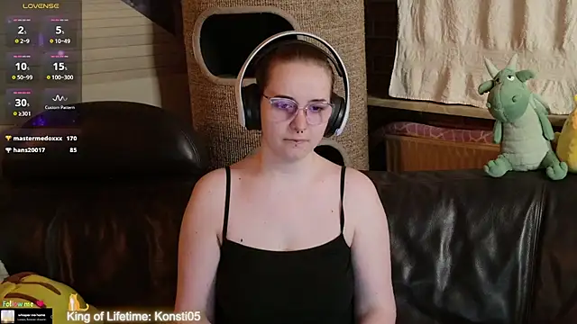 Snapshot of GamerGirl_Eve chatting on July 28, 2026, 8:52 pm GamerGirl Eve online show from July 28, 2026, 8:52 pm