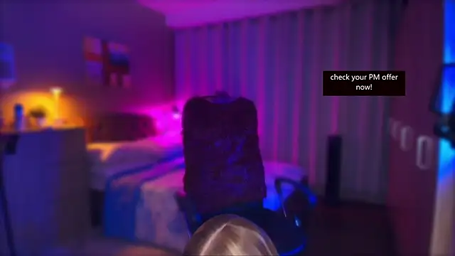 Snapshot of AnneHartx chatting on October 15, 2025, 4:22 am AnneHartx online show from October 15, 2025, 4:22 am