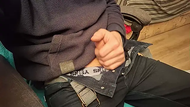 Snapshot of Danyell_K287 chatting on March 4, 2026, 12:51 am Danyell K287 online show from March 4, 2026, 12:51 am