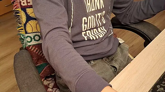 Snapshot of Danyell_K287 chatting on April 2, 2026, 8:37 pm Danyell K287 online show from April 2, 2026, 8:37 pm