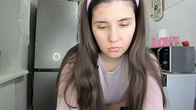 Snapshot of MiaMarrone chatting on December 21, 2025, 12:24 am MiaMarrone online show from December 21, 2025, 12:24 am