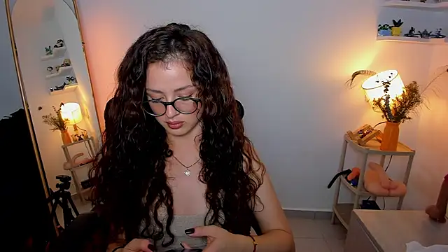 Cassandra Caiin online show from November 16, 2025, 7:13 am