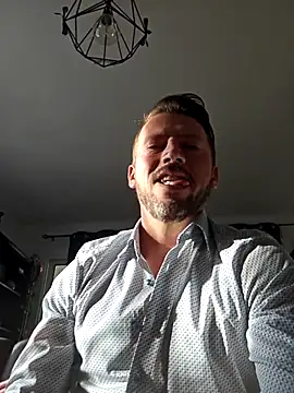 Snapshot of mattregarde chatting on December 15, 2025, 1:06 pm mattregarde online show from December 15, 2025, 1:06 pm