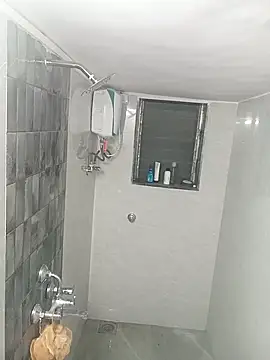 Snapshot of SimplyKarthik09 chatting on December 14, 2025, 3:06 pm SimplyKarthik09 online show from December 14, 2025, 3:06 pm