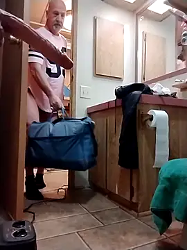 Snapshot of Yankeedave420 chatting on February 17, 2026, 12:35 pm Yankeedave420 online show from February 17, 2026, 12:35 pm