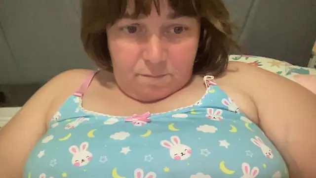 Snapshot of ParisNova chatting on June 20, 2026, 11:43 pm ParisNova online show from June 20, 2026, 11:43 pm