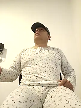 chicoguapo8 online show from October 10, 2025, 8:37 am