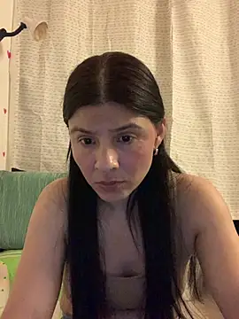 Estefani 32 online show from April 26, 2026, 7:00 pm