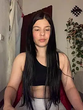 Estefani 32 online show from July 8, 2026, 2:40 pm