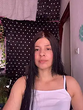 Snapshot of Estefani_32 chatting on June 16, 2026, 4:51 pm Estefani 32 online show from June 16, 2026, 4:51 pm