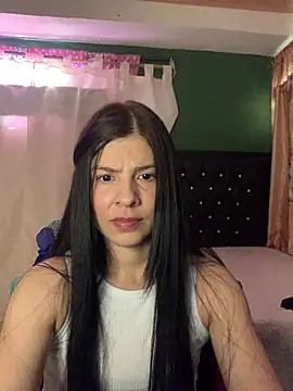 Estefani 32 online show from July 27, 2026, 9:55 pm