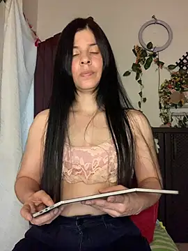 Estefani 32 online show from June 29, 2026, 7:35 pm