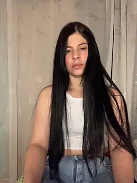 Estefani 32 online show from June 28, 2026, 4:24 pm
