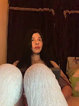 Snapshot of Estefani_32 chatting on March 10, 2026, 2:04 am Estefani 32 online show from March 10, 2026, 2:04 am