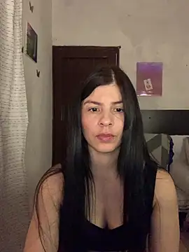 Estefani 32 online show from July 17, 2026, 4:48 pm