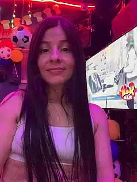 Estefani 32 online show from June 27, 2026, 2:17 am