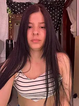 Estefani 32 online show from June 25, 2026, 5:29 pm