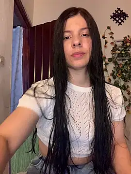 Estefani 32 online show from July 11, 2026, 5:35 pm