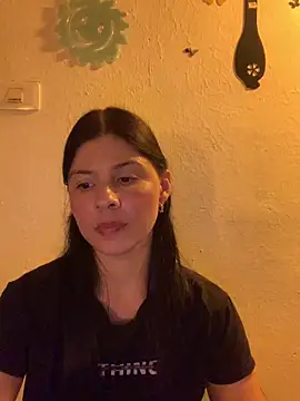 Snapshot of Estefani_32 chatting on June 4, 2026, 5:17 pm Estefani 32 online show from June 4, 2026, 5:17 pm