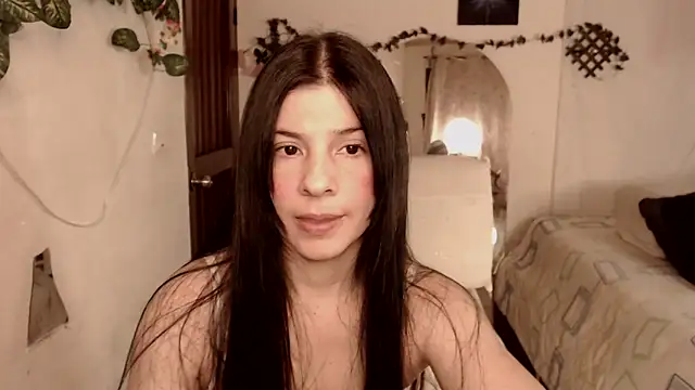 Snapshot of Estefani_32 chatting on December 4, 2025, 6:40 pm Estefani 32 online show from December 4, 2025, 6:40 pm