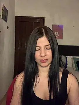 Estefani 32 online show from July 18, 2026, 4:54 am