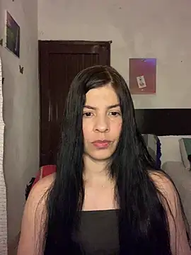 Estefani 32 online show from July 18, 2026, 7:55 pm